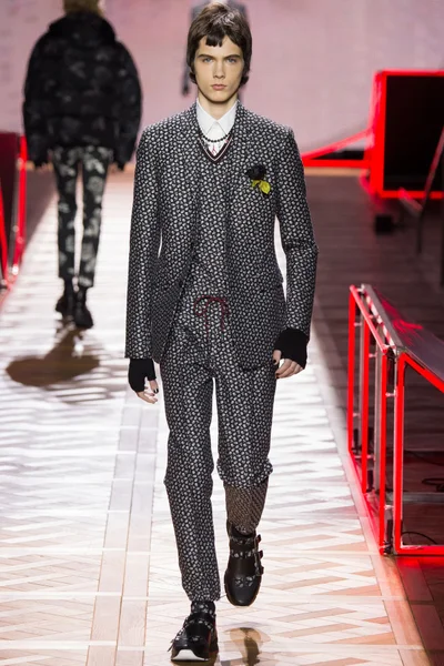 Look 48